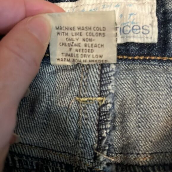 Maurices Denim Skirt Beaded Back Pockets Size 7/8 - Picture 4 of 9